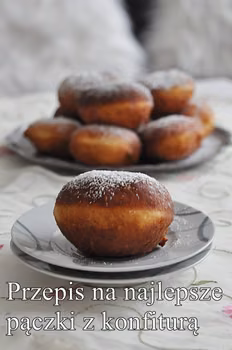 Najlepsze pączki z domową konfiturą wiśniową