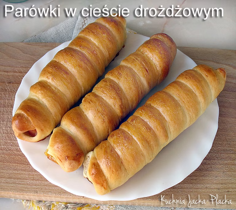 Parówki w cieście drożdżowym