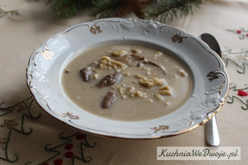 Zupa grzybowa z lanymi kluskami