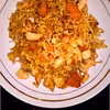 Obiad w japońskim stylu. Kurczak z makaronem i sosem teriyaki.