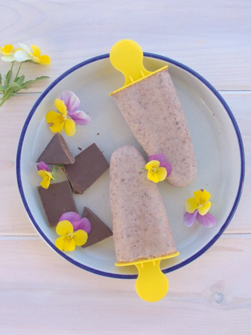 Domowe fit lody o smaku „bananowa straciatella”