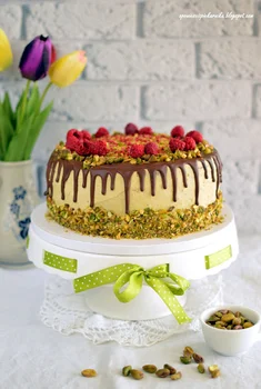 Tort pistacjowo - malinowy