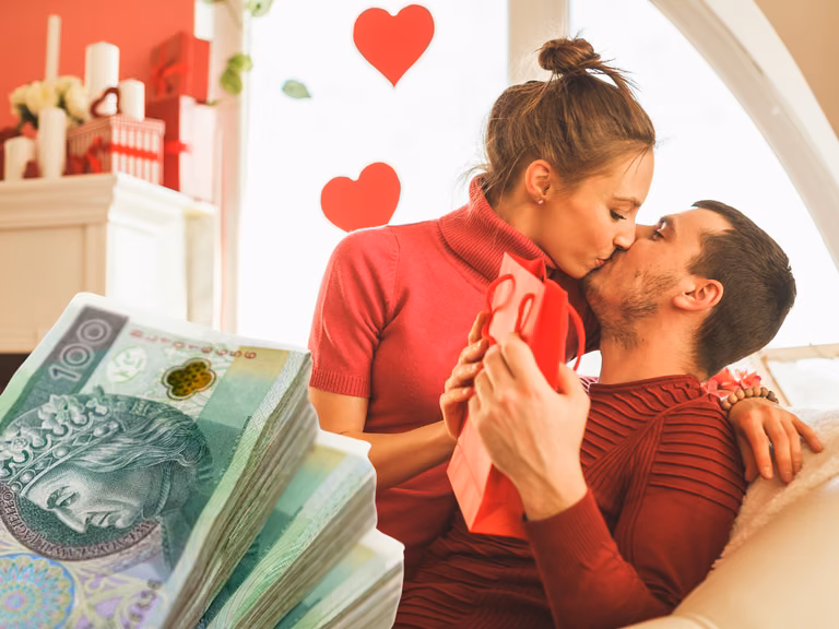Kto zarabia na Walentynkach? Te osoby dostają nawet 240 zł za godzinę!
