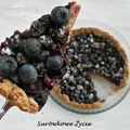Kruche ciasto razowe z borówkami. Tarta z owocami.