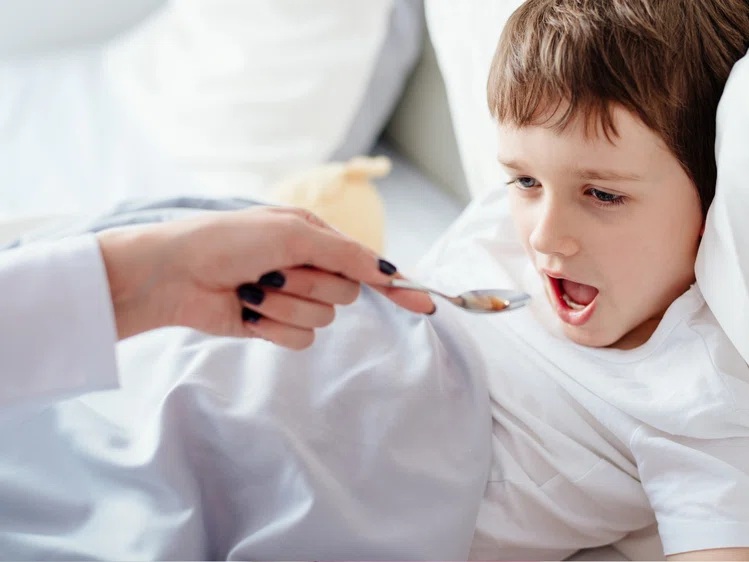 Zdjęcie Ibuprofen czy paracetamol? Co wybrać gdy dziecko gorączkuje? #3
