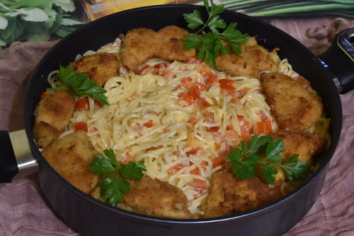 Spaghetti z kurczakiem sosie serowym