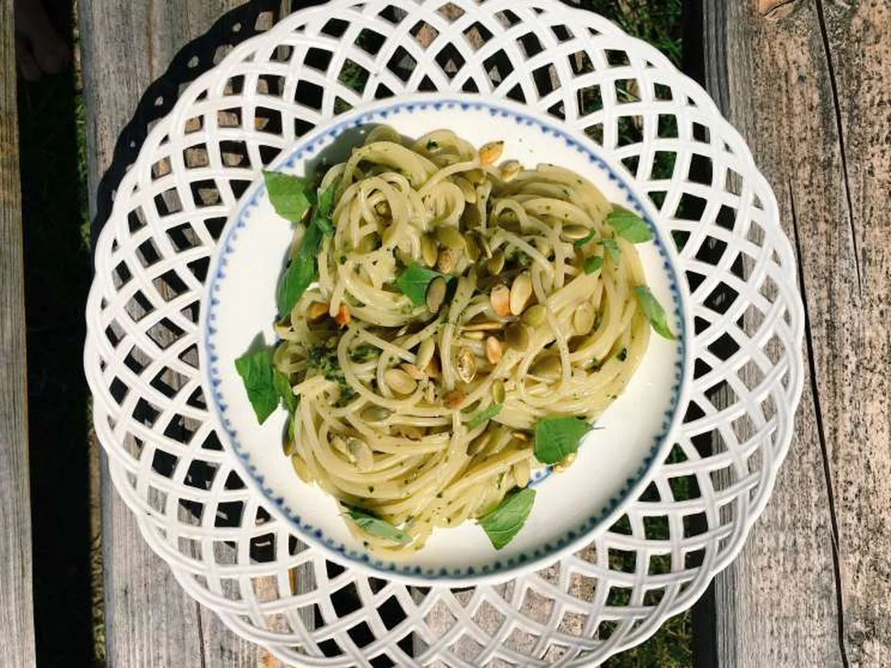 Środa: Spaghetti z zielonym pesto i świeżą mozzarellą