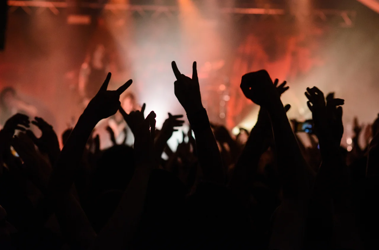 Dzień Metalowca: Święto Pełne Dźwięków i Pasji