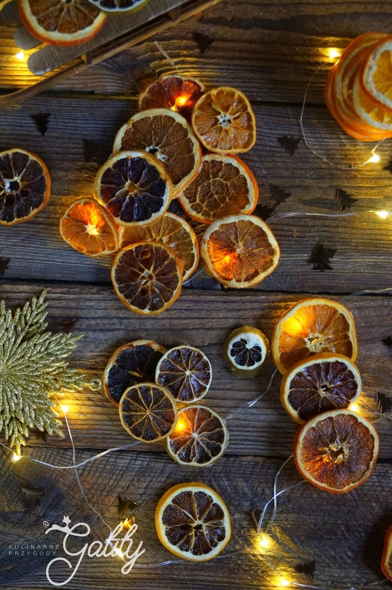Suszone pomarańcze, cytryny, mandarynki i limonki