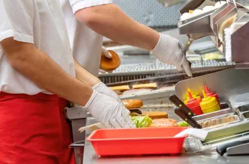 Już w 2026 ruszają zmiany w restauracjach. To zniknie ze stolików w całej Europie!