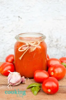Uniwersalny sos pomidorowy