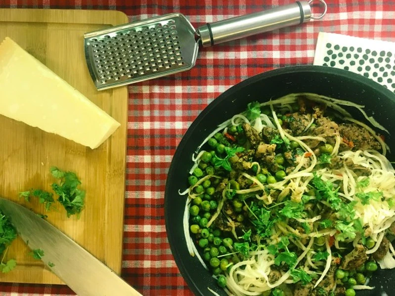 Wtorek: Spaghetti z rzepy z polędwiczką i groszkiem