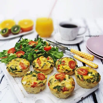 MINI FRITTATY Z SZYNKĄ I FETĄ