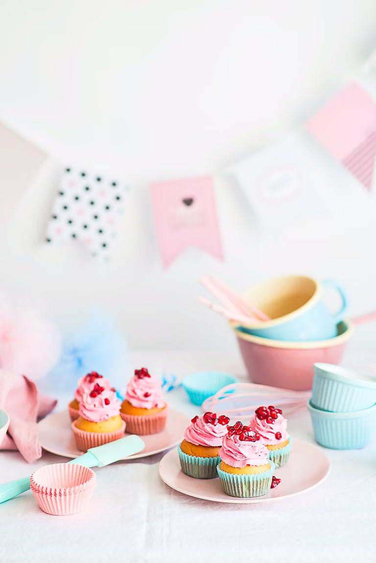 Muffiny z chałwą i różowym kremem na Dzień Dziecka