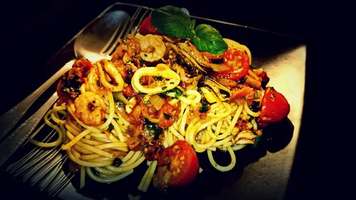spaghetti z owocami morza