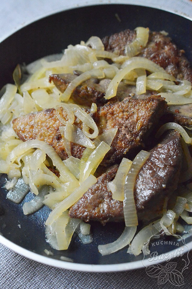 Wątróbka wieprzowa z cebulką