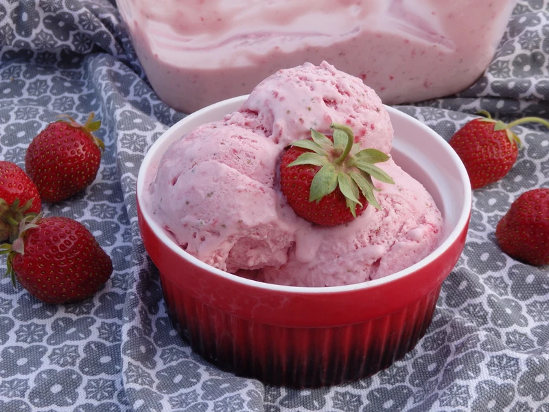 Lody truskawkowe (bez jajek)