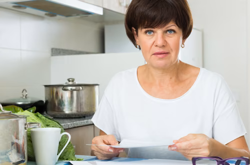 „Brat chce się budować na działce mamy i kazał mi zrzec się spadku. ‘Ty i tak nic nie potrzebujesz’ - usłyszałam.” - pisze Aneta [LIST]