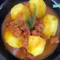 Gulasz wołowy z ziemniaczkami