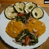 Grillowana cukinia z puree z batata i jarmużem