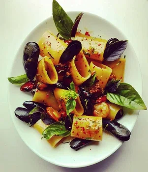 Makaron paccheri z owocami morza