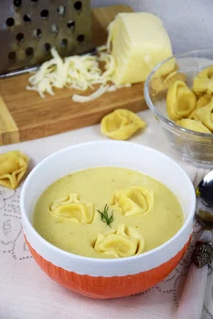Krem serowy z tortellini - obłędny!