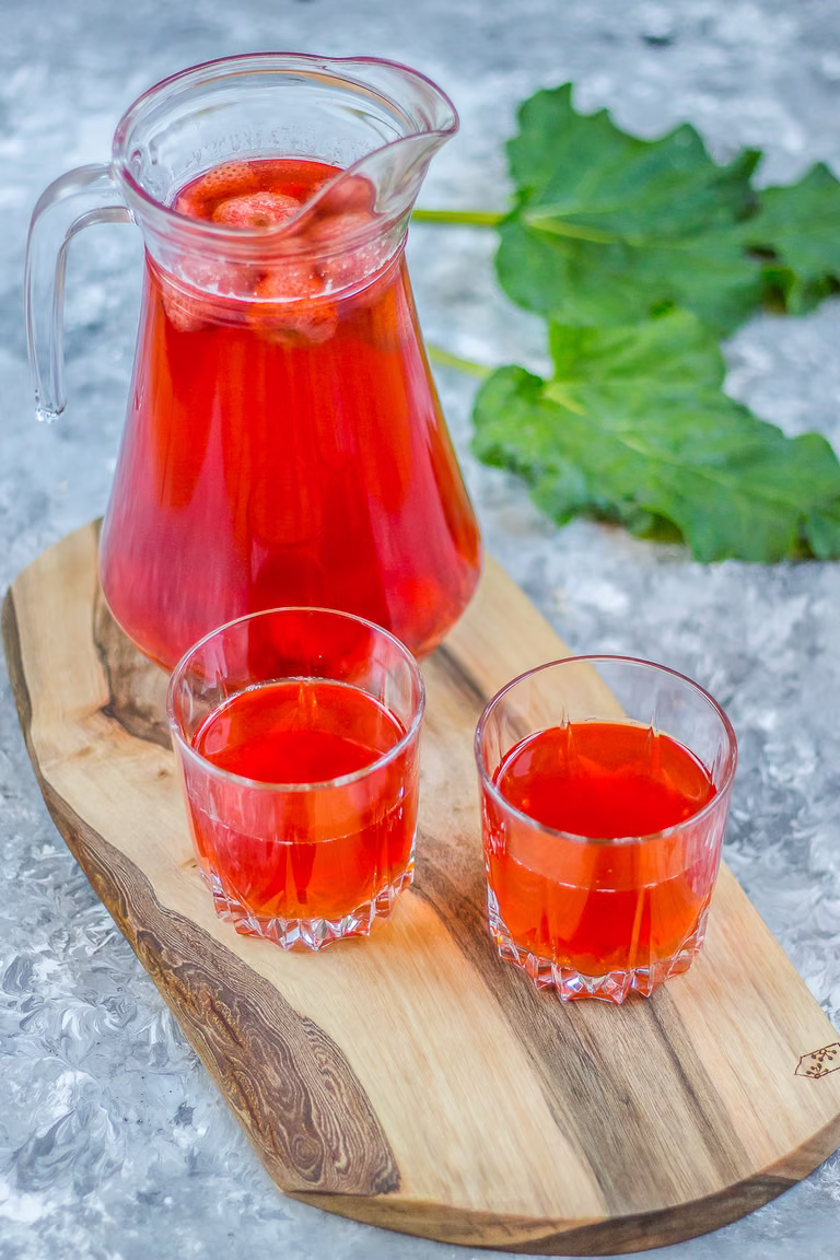 Kompot z rabarbaru