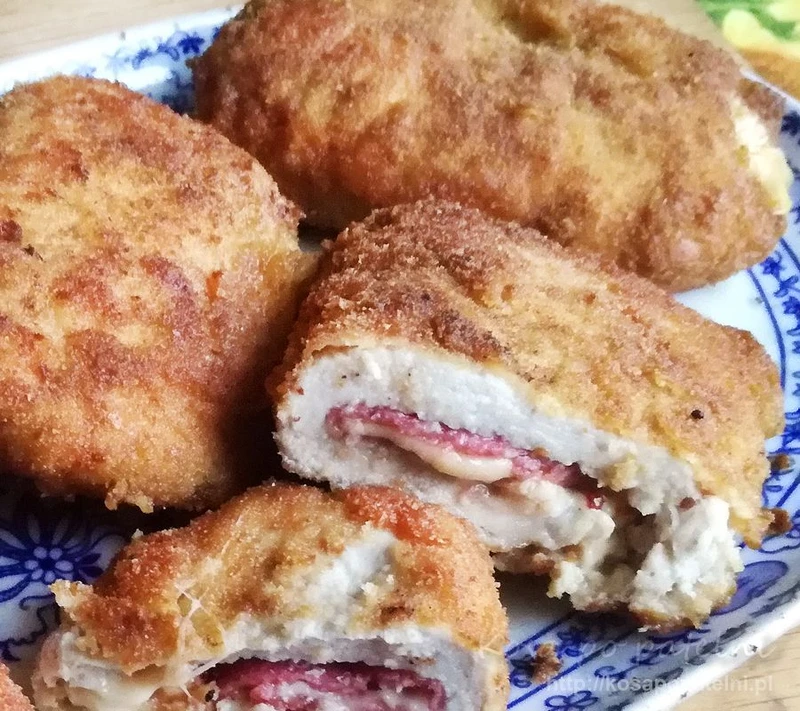 Kotlety schabowe z salami i serem