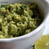 Guacamole z czerwoną cebulą