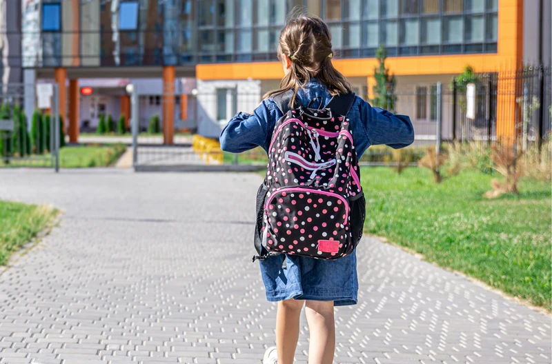 Dodatkowe 600+ na dziecko! Rodzice zapominają o tym świadczeniu, a to nawet 6200 zł na ucznia