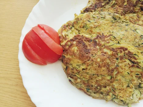 Delikatne placki z cukinii.