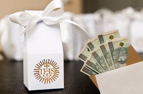 "Podatek od kopert" z Komunii dziecka? Nowe limity 2026 - Rodzice muszą uważać też na tytuł przelewu