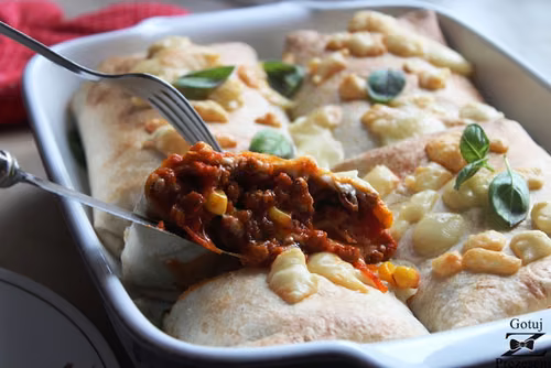 Tortilla zapiekana z mięsem mielonym