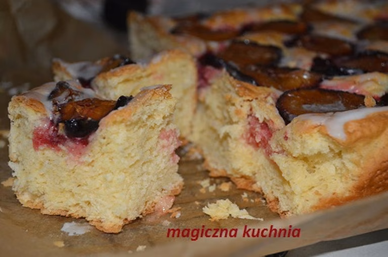 Drożdżowe ze śliwkami
