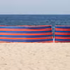 Uwaga na rozstawianie parawanów na plaży! W niektórych przypadkach grzywna sięga nawet 500 złotych