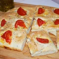 Focaccia z pomidorami i tymiankiem