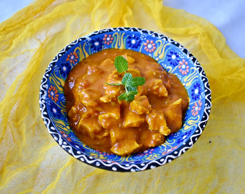 Curry z kurczaka z pomidorami na mleczku kokosowym