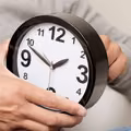 Będziemy spać o godzinę krócej! Kiedy zmiana czasu z zimowego na letni 2025?