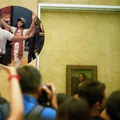 PILNE: "Mona Lisa" obrzucona tortem! (WIDEO)