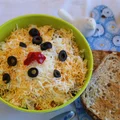 Ensaladilla -Pyszna dawka hiszpańskiego słońca na talerzu.
