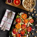 Sałatka z czerwonych pomarańczy, fenkułu i pistacji