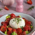 Burrata z karmelizowanymi truskawkami