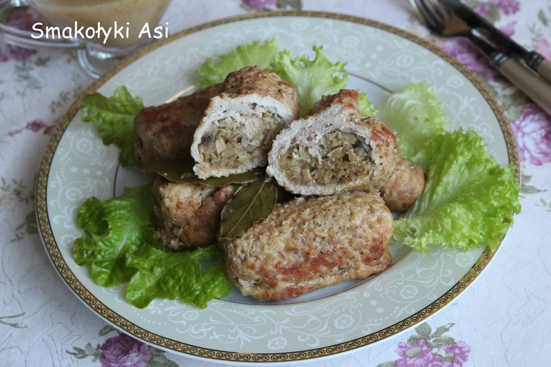Roladki schabowe z kapustą i pieczarkami
