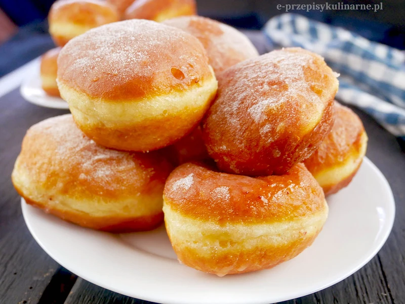 Domowe pączki z dżemem - pyszne pączki na śmietanie