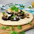 Aromatyczny Bakłażan na Chlebku Pita