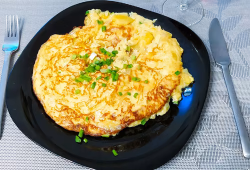 Omlet Hiszpański – pomysł na ziemniaki pozostałe z obiadu