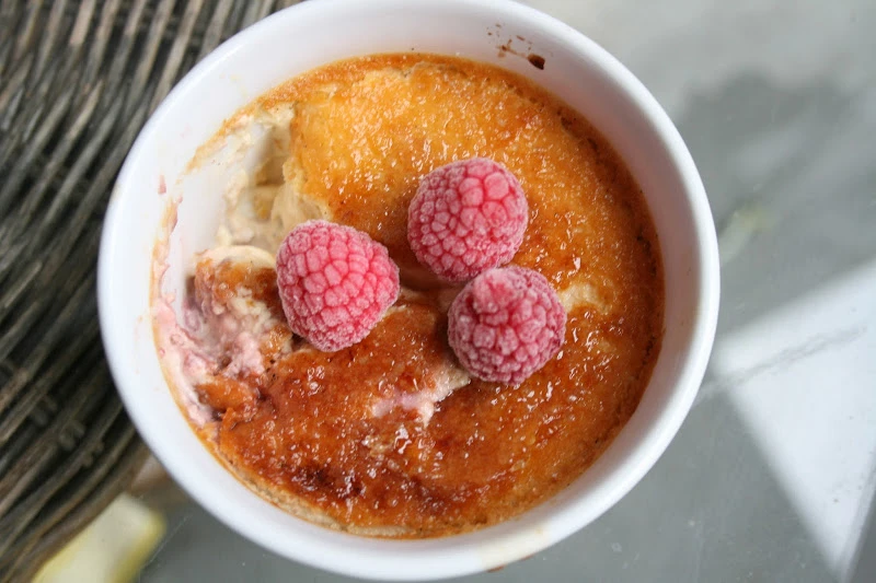 Creme brulee z malinami