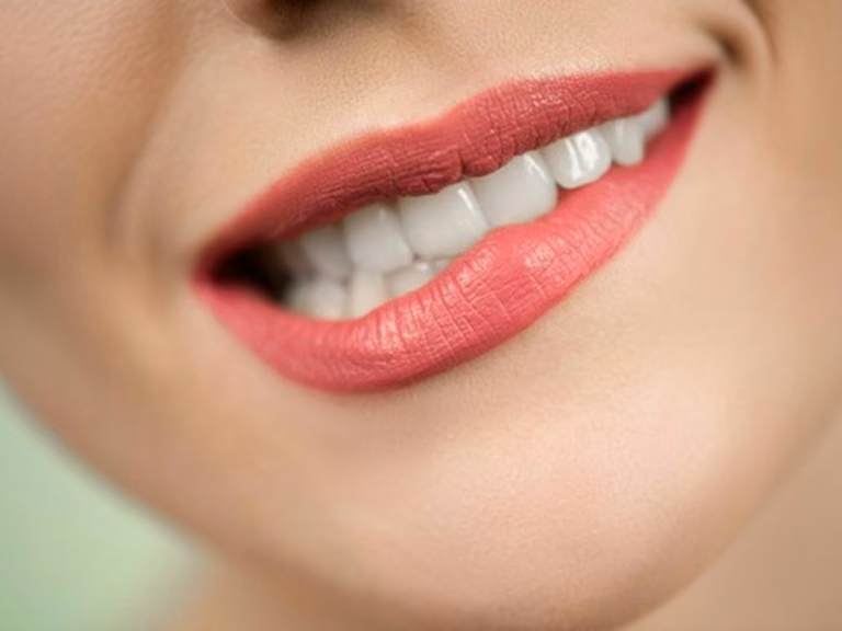 Dentysta wylicza codzienne nawyki, które mogą szkodzić Twoim zębom. Lepiej je znać!
