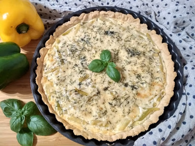 Tarta z fasolką szparagową i koperkiem