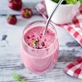 Truskawkowe lassi z miętą